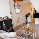 1br Modern View Near Museums & Tram
